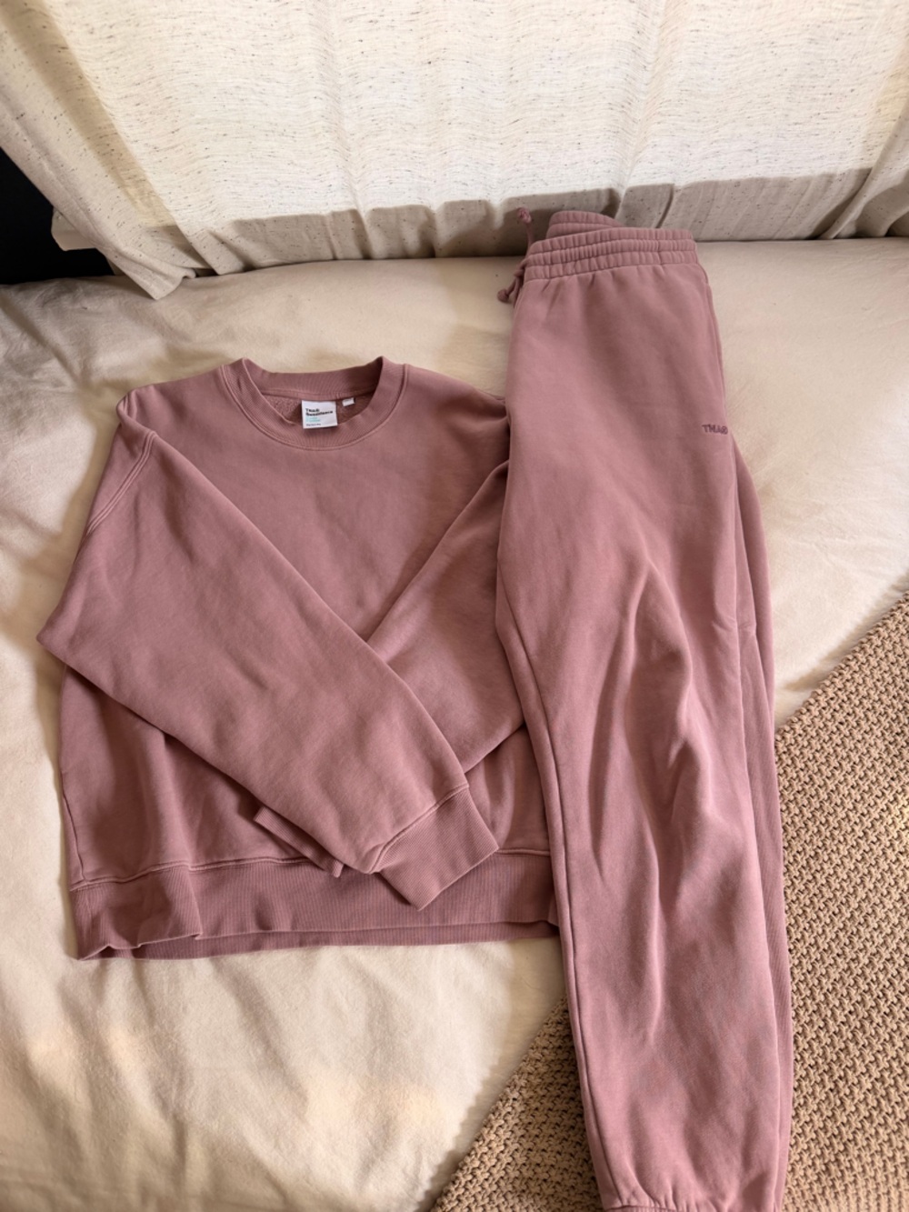 Aritzia Mauve Crewneck Sweatshirt & Joggers Set - Picture 2 of 4